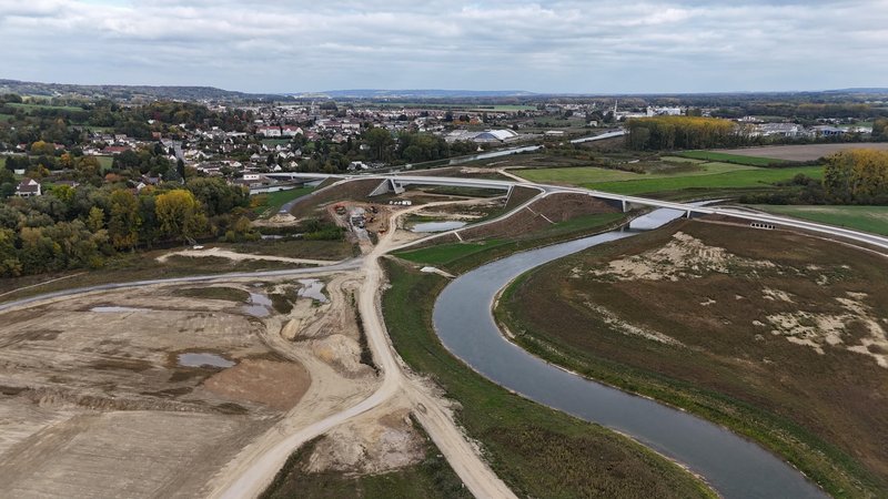 francija gradnja kanala najdba arheologija okostja grobisce pokopalisce smrt ljudje zgodovina preteklost skrivnost