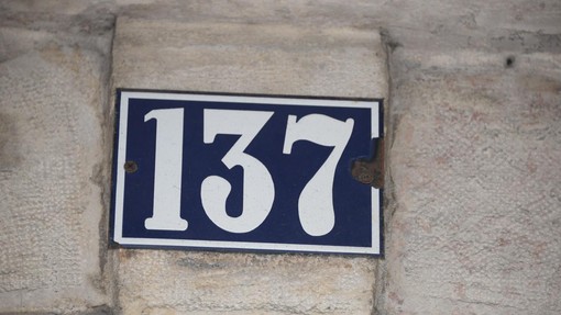 Zakaj je številka 137 tako posebna? Že desetletja buri domišljijo ljudi po vsem svetu