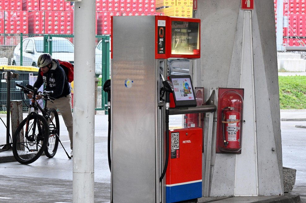 Znane so nove cene bencina in dizla: koliko bo treba odšteti za liter? (foto: Bobo)