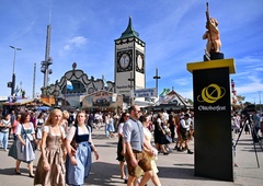 Na Oktoberfestu se dogaja nekaj nezaslišanega: 32 tisoč posnetkov žensk končalo na spletu