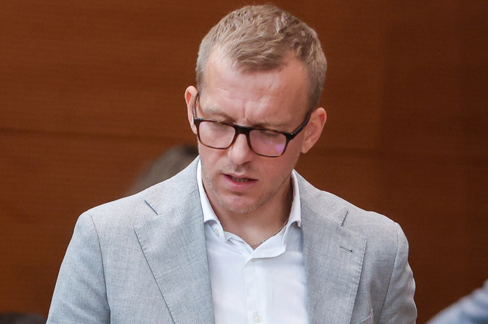 Poslanec Boris Mijič naj bi tudi sam ostal brez plačila: "Vem, kako je, ko se znajdeš v takšni situaciji ... " (foto: Marko Vavpotič/Bobo)