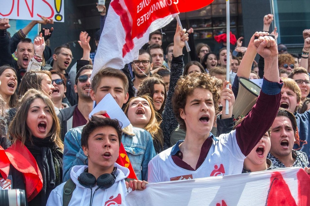 Država drvi v popoln kolaps: na tisoče mladoletnikov uklenjenih, 500 šol zaprtih! (foto: Profimedia)