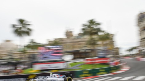 Dirkač formule 1 je na naslednjo dirko namesto z letalom odšel s tem - je pogumen ali nor?