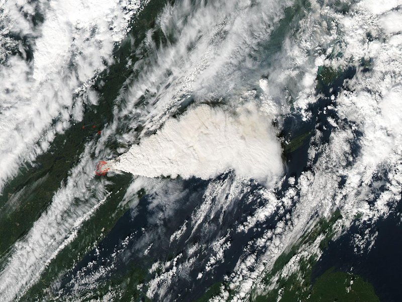 Pirokumulus pozar nasa oblaki nevihta narava strele ognjeni oblak saje zemlja planet stratosfera osoncje raziskava zda nasa