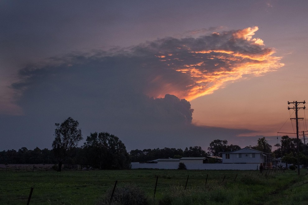 Pirokumulus pozar nasa oblaki nevihta narava strele ognjeni oblak saje zemlja planet stratosfera osoncje raziskava zda nasa