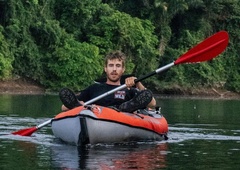 Z gumijastim kajakom se je podal skozi najnevarnejšo džunglo na svetu, v živo ga gledajo milijoni