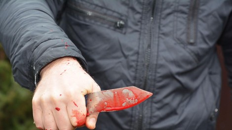 Krvavi pohod na srednji šoli: 19-letnik z nožem sejal grozo, med ranjenimi tudi učitelji!