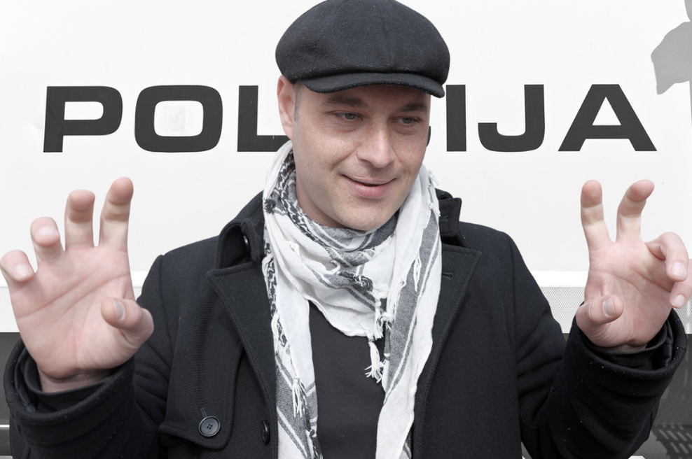 Miha Kordiš kot osumljenec zaslišan na policijski postaji: znano je, kaj se dogaja (foto: Marko Vavpotič/Žiga Živulović/Bobo/fotomontaža)
