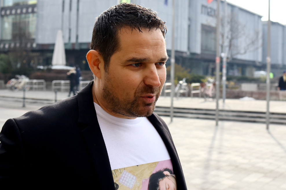 Rok Snežič grozi, da bo ustrelil Miho Kordiša: kot pravi, ima orožje pri sebi 24 ur na dan (foto: Borut Živulović/Bobo)