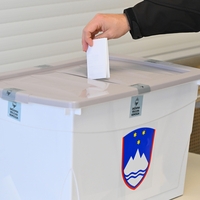 Velik preobrat - a razlika je izjemno majhna, odločilni bodo še neprešteti glasovi