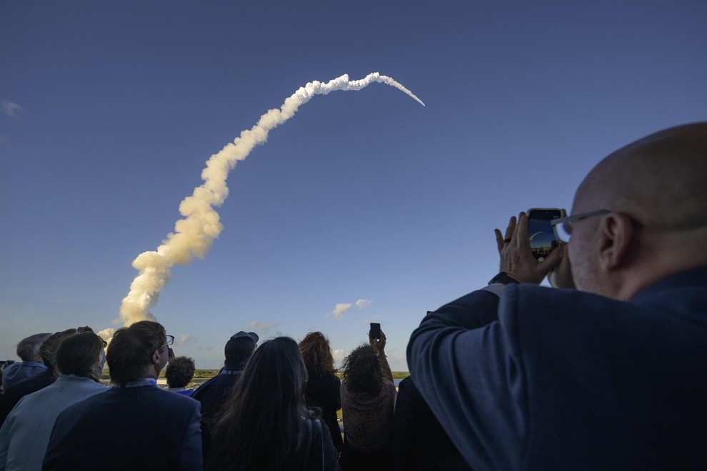 artemis ii nasa vesolje osoncje misija podatki 800 gigabajtov skupnost znanost galaksija zda podatki