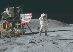 Leta 1972 stopil na Luno, zdaj bivši astronavt agencije NASA trdi: "Poznam jo in povedal bom vse - to je edina resnica o NLP!"