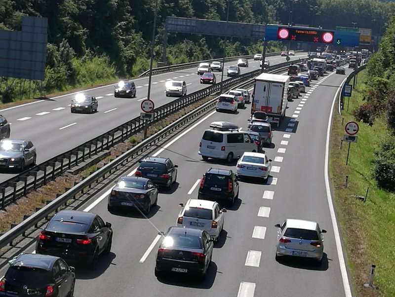 Se boste ponoči vozili proti Ljubljani? To morate vedeti, preden sedete za volan