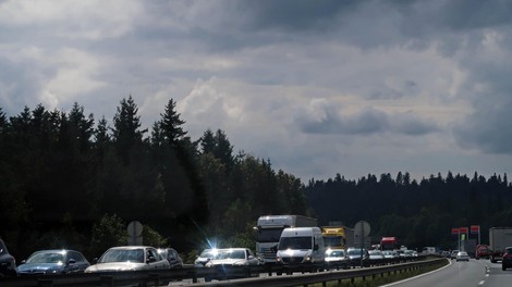 Se boste ponoči vozili proti Ljubljani? To morate vedeti, preden sedete za volan