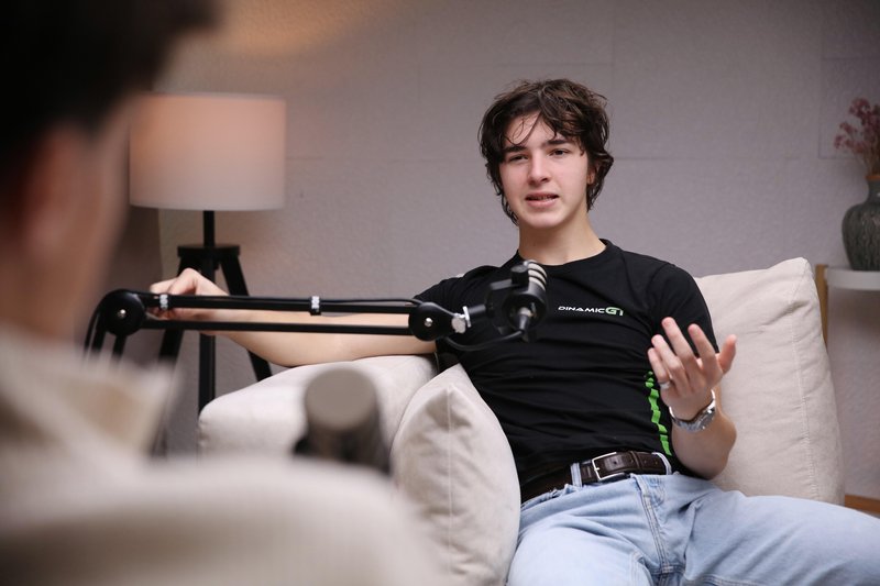 Mark Kastelic, 19-letni GT3 dirkač v podkastu Neobremenjeno: "Formula 1 je postala bedna"