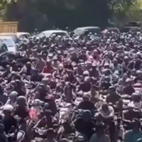 Prizor kot iz filma: obupani vozniki preplavili bencinske črpalke, na gorivo čakali tudi po sedem ur (VIDEO)