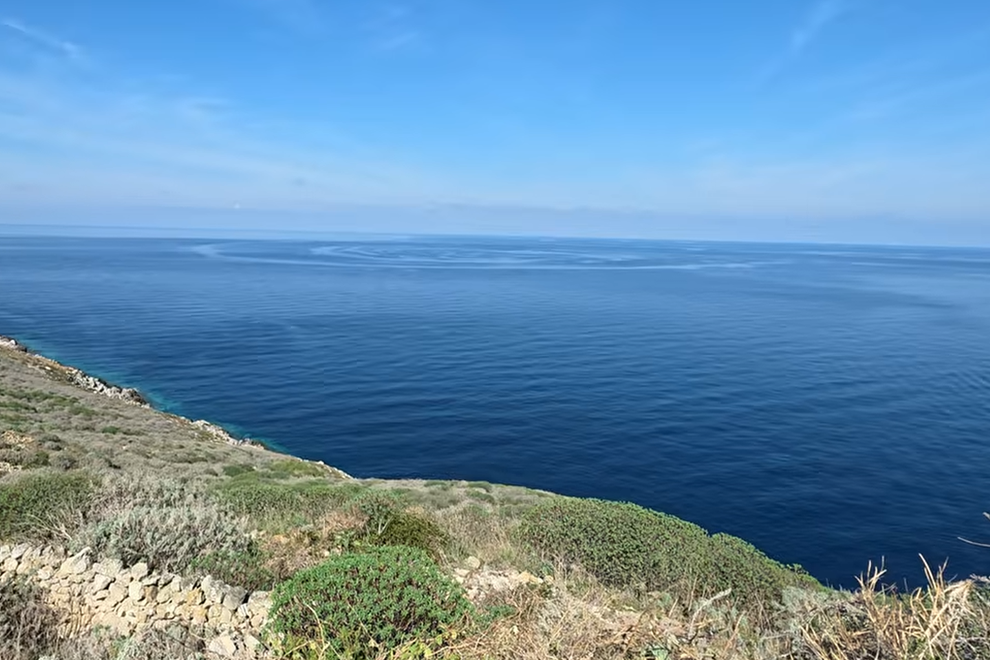 palagruza hrvaska jadransko morje jadran nenavaden pojav svetilnicarji posnetek video voda krogi