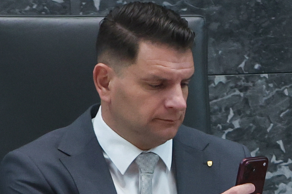 Napaka Zorana Stevanovića, ki je sprožila posmeh spletnih uporabnikov: "Še Bog se je poigral ... " (foto: Marko Vavpotič/Bobo)