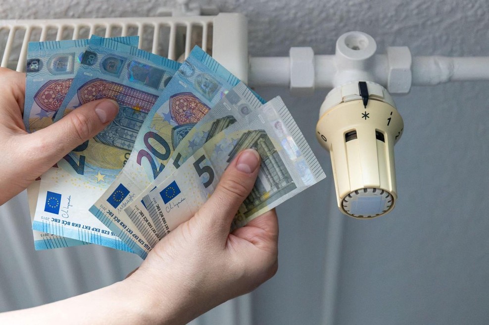 Kako zmanjšati stroške položnic? 4 triki, s katerimi boste vsak mesec prihranili denar (foto: Profimedia)