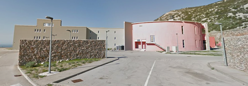 Hrvaški hotel že 18 let čaka na svoje prve goste: ima 36 sob, v katerih se je ustavil čas (FOTO)