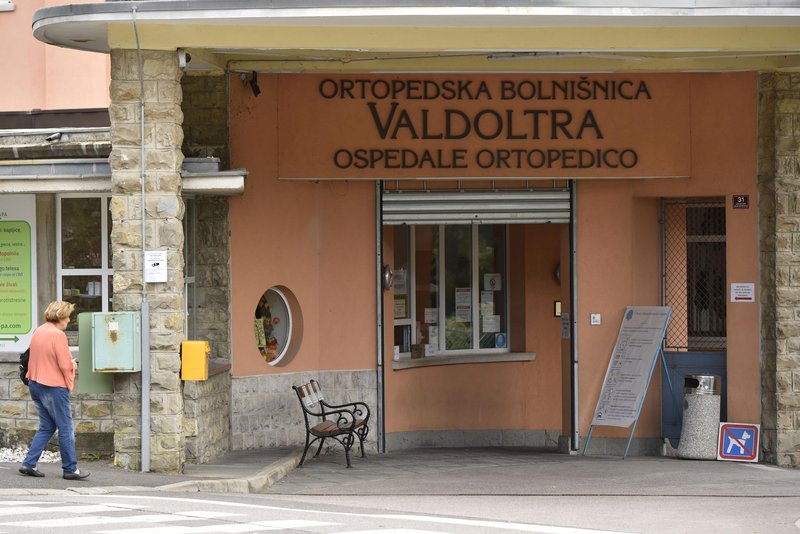 Kaj se dogaja v znani slovenski bolnišnici: kriminalisti preiskali tudi pisarno direktorja
