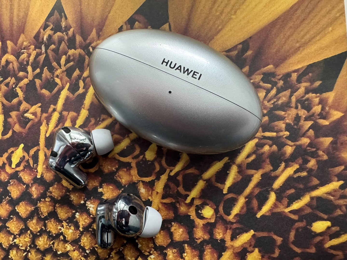 Adijo AirPodsi, zdravo HUAWEI FreeBuds Neo - Metropolitan.si