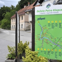 Za 400.000 evrov prodajajo ogromno stavbo na čudovitem koncu Slovenije, a kupca kar ni na spregled - vas zanima?