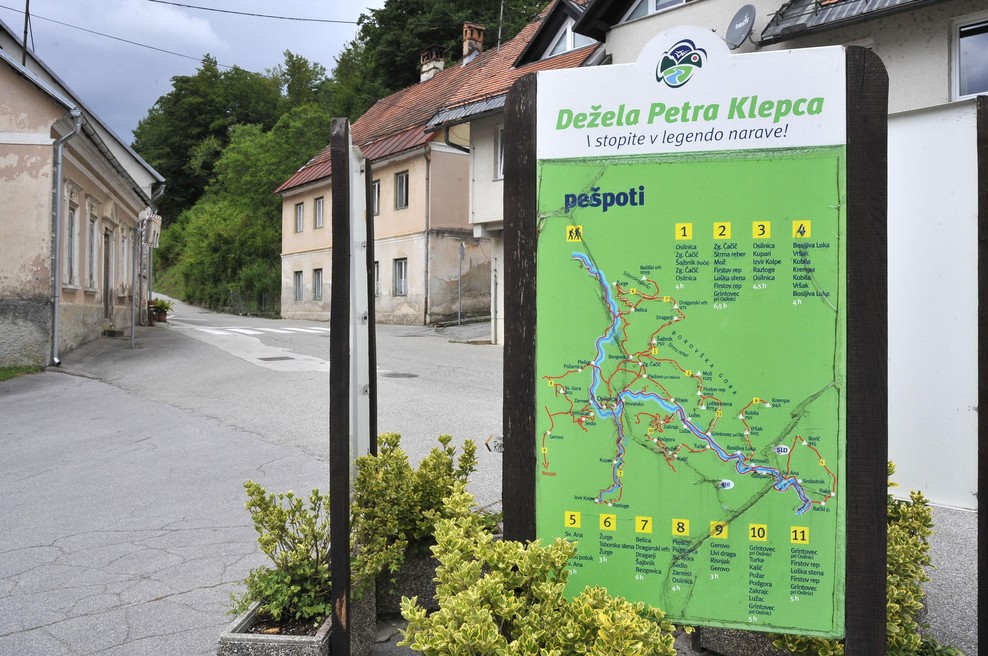 Za 400.000 evrov prodajajo ogromno stavbo na čudovitem koncu Slovenije, a kupca kar ni na spregled - vas zanima? (foto: Bobo)