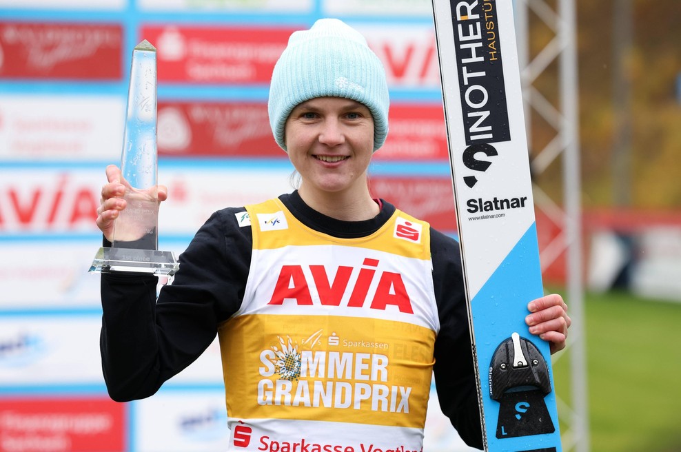 Izjemen uspeh naše smučarske skakalke: Ema Klinec na finalu poletne sezone potrdila skupno zmago! (foto: Profimedia)