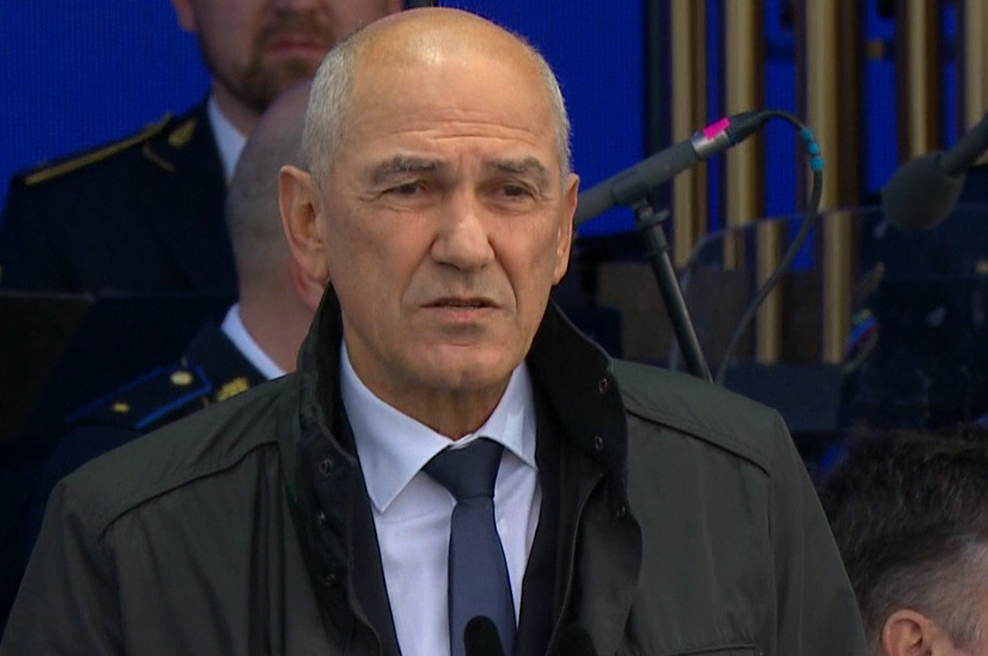 Na proslavi ob dnevu suverenosti v Kopru izžvižgali predsednika vlade Janeza Janšo (foto: RTV/posnetek zaslona)