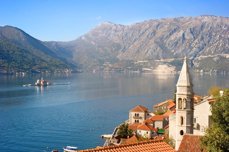 Gospa od Skrpelja Perast otok Crna gora
