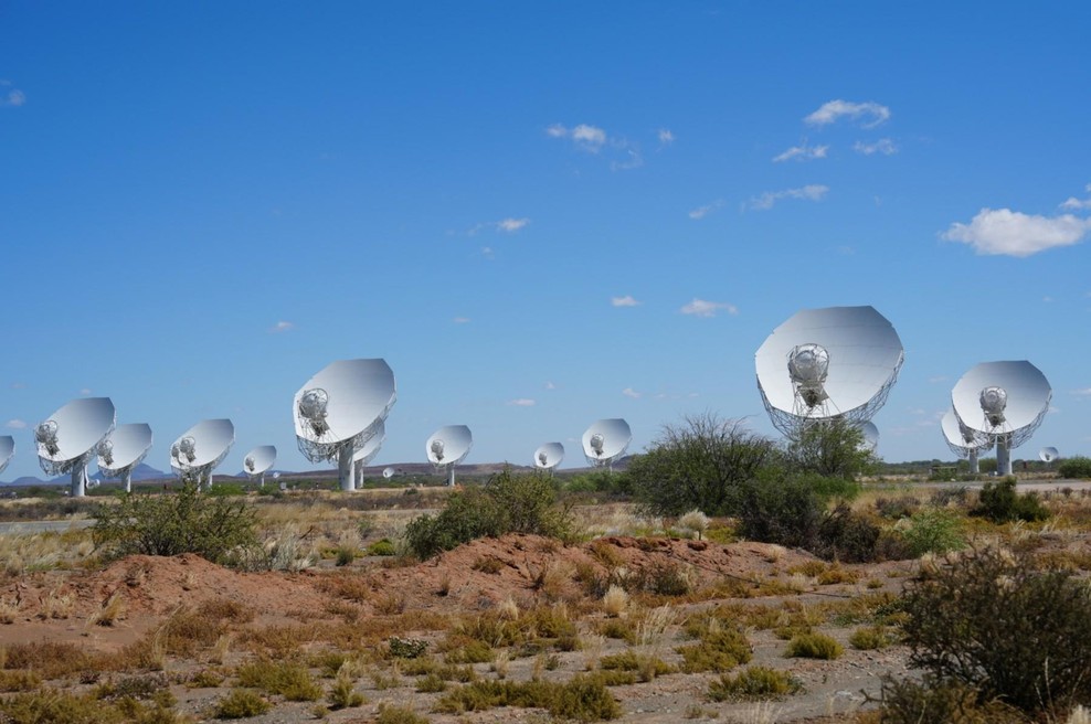 Iz vesolje na Zemljo pripotoval skrivnosten radijski signal: ko je teleskop James Webb razkril njegov izvor, so astronomom popadale čeljusti (foto: Profimedia)