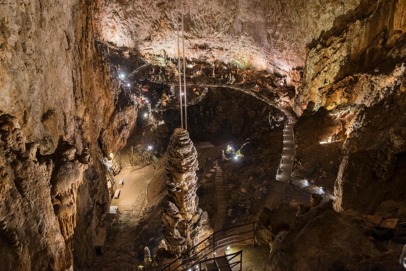 Briskovska jama Grotta Gigante podzemni svet kapniske oblike turisticna jama