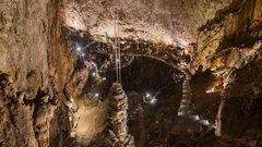 Briskovska jama Grotta Gigante podzemni svet kapniske oblike turisticna jama