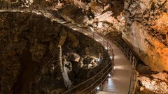 Briskovska jama Grotta Gigante podzemni svet kapniske oblike turisticna jama