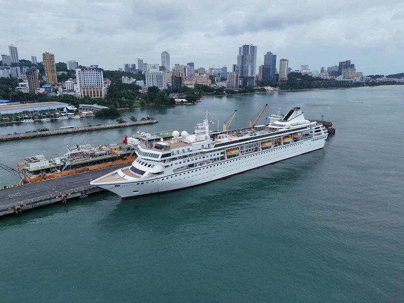 Odyssey krizarka ladja denar tezave 203 potniki obstala ladja ni denarja singapur gotovo dopust zivljenje dom