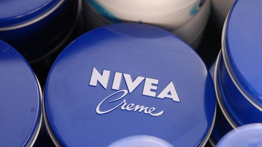 Skoraj vsak jo ima doma, a le redki poznajo ta trik: Nivea ni uporabna zgolj za nego kože, prav pride tudi pri tem opravilu