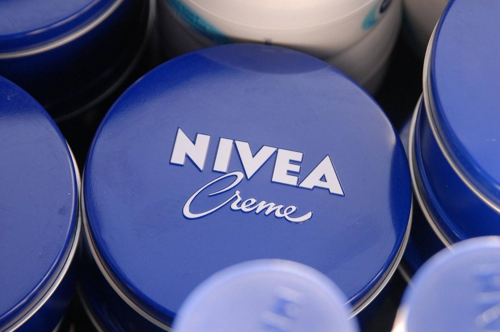 Skoraj vsak jo ima doma, a le redki poznajo ta trik: Nivea ni uporabna zgolj za nego kože, prav pride tudi pri tem opravilu (foto: Profimedia)
