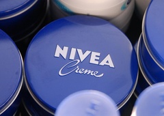 Skoraj vsak jo ima doma, a le redki poznajo ta trik: Nivea ni uporabna zgolj za nego kože, prav pride tudi pri tem opravilu