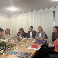 Otroci kot soustvarjalci varnejšega spleta: partnerji projekta CYBERKID na študijskem obisku v Kragujevcu