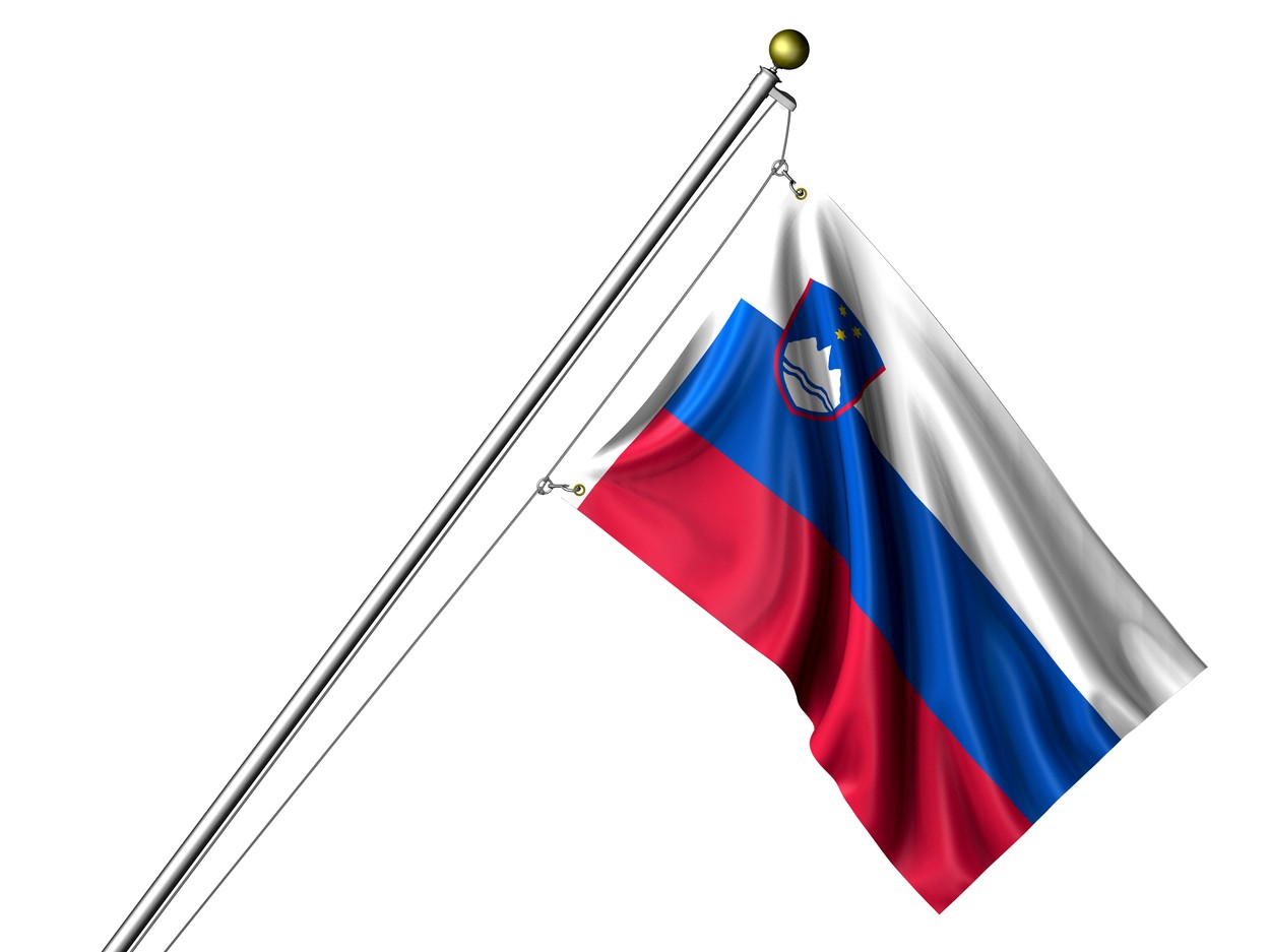 slovenska zastava, pravilno obešena,