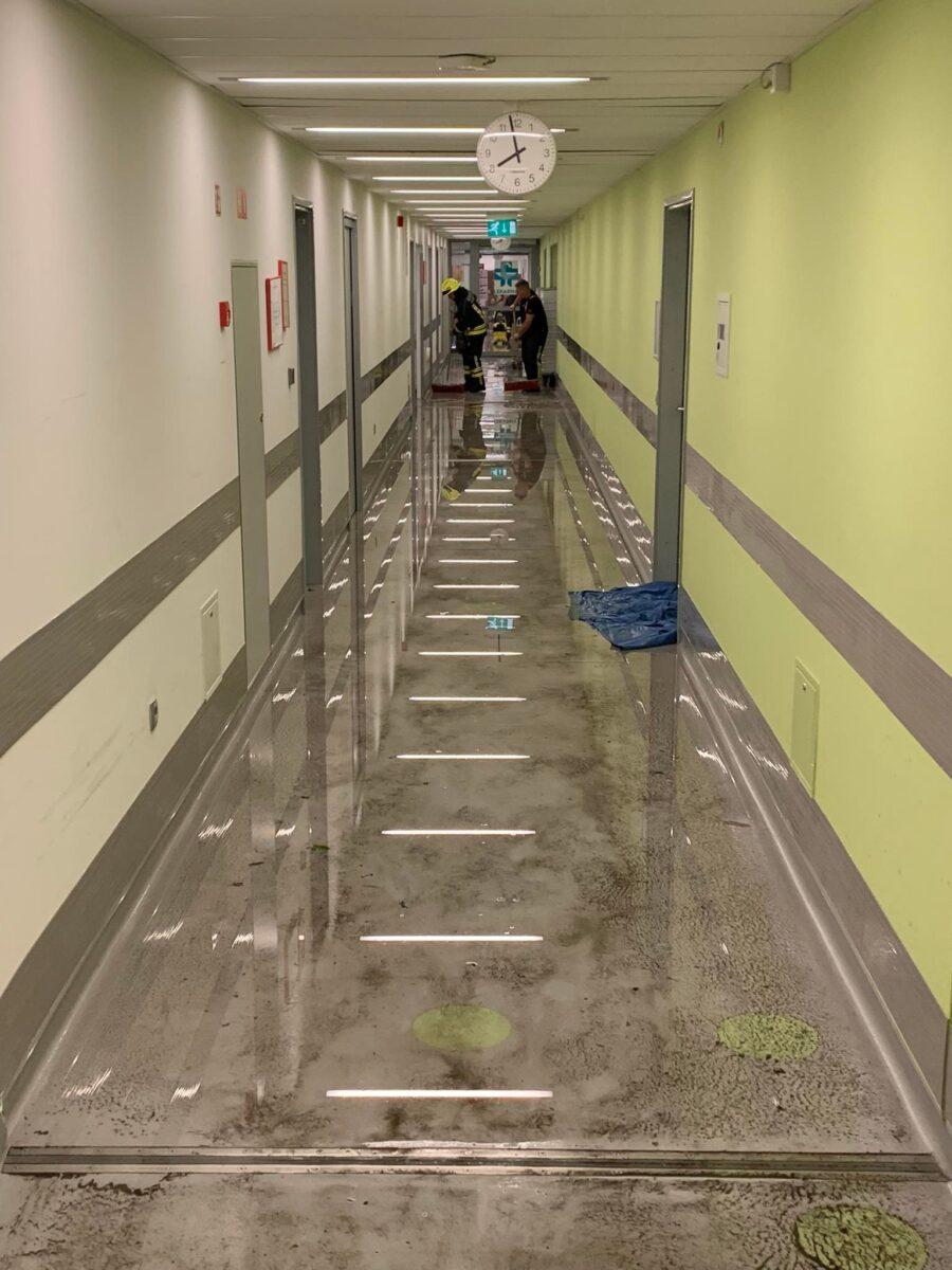 Poplavilo je ambulanto bolnišnice.