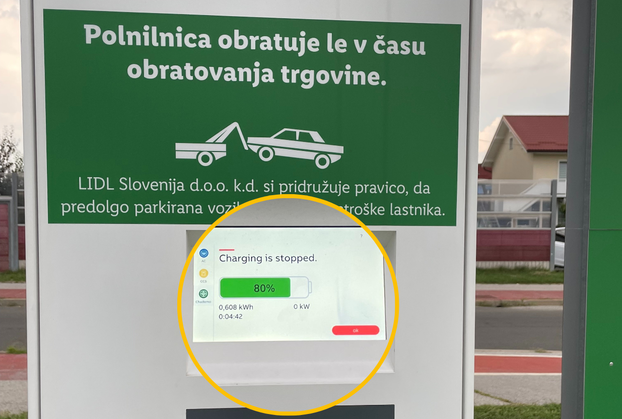 V trgovski verigi so nekoliko zmanjšali moč pretoka elektrike.