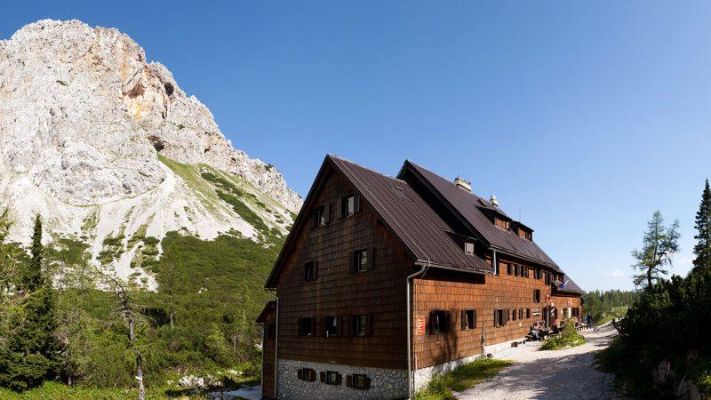 Koča pri Triglavskih jezerih, 1685 m