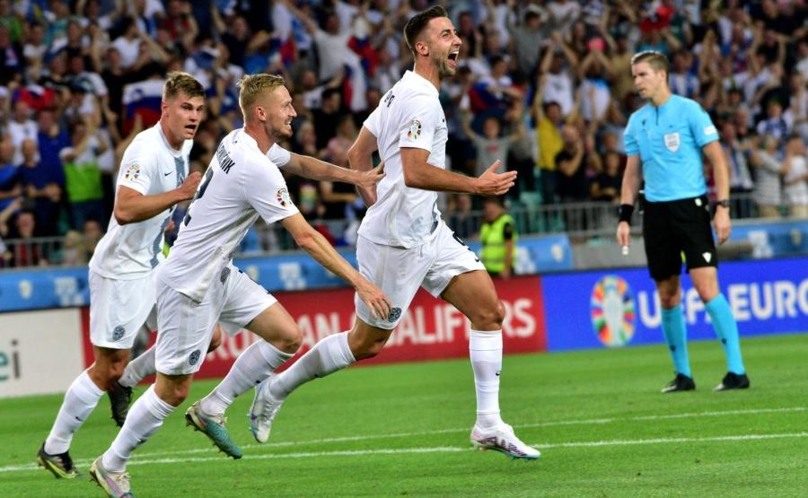 Andraž Šporar je z 10 doseženimi zadetki trenutno deveti najboljši strelec Slovenije vseh časov.