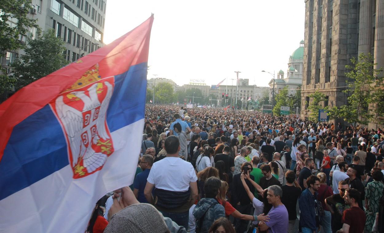 Srbi so že nekaj časa nezadovoljni z razmerami, ki vladajo v državi.