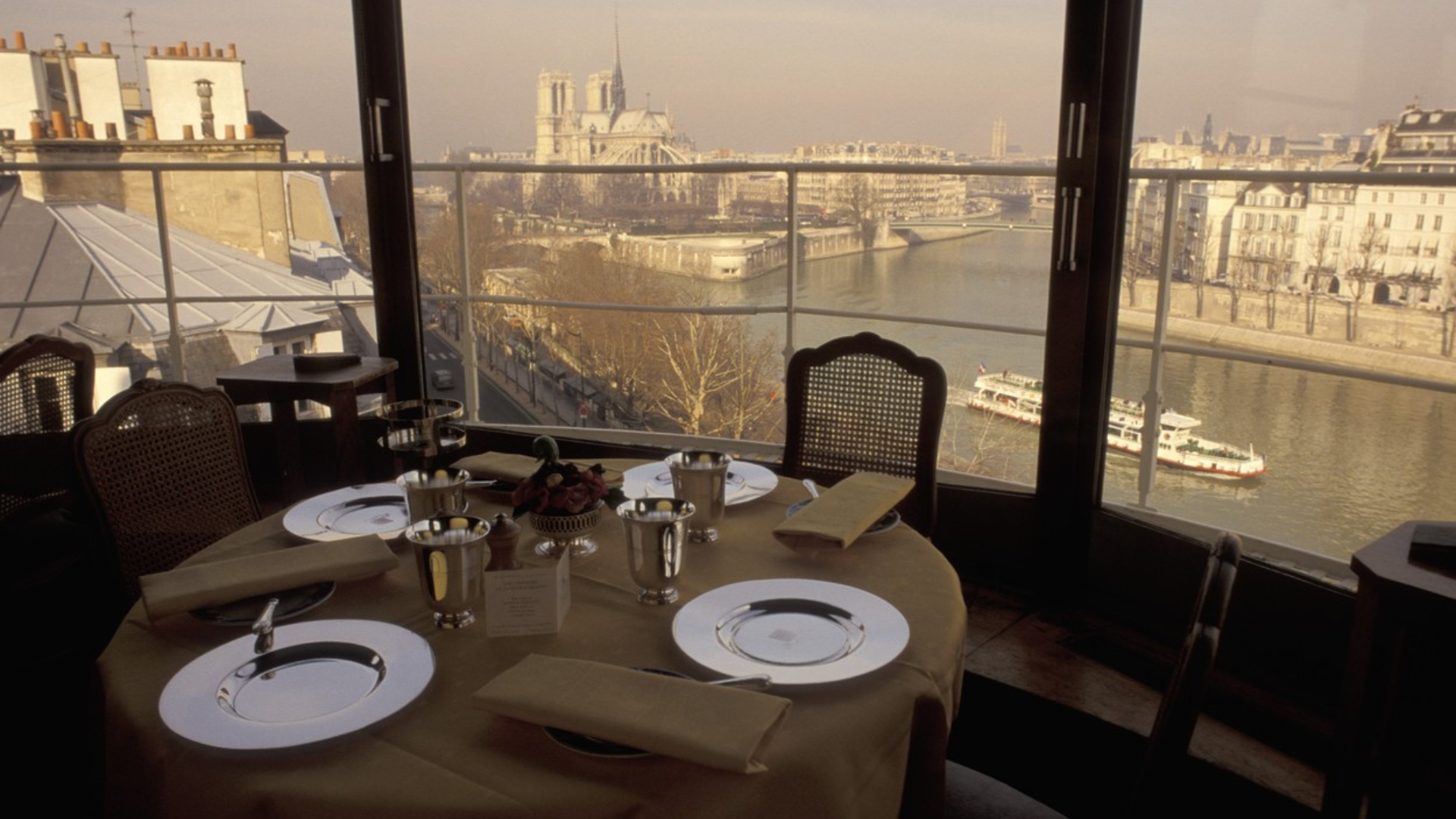 Restavracija La Tour d'Argent se lahko pohvali s čarobnim pogledom na reno Sena.
