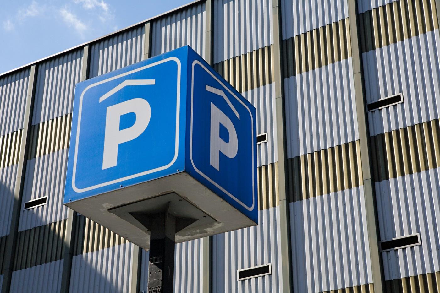 Znak za parkirišče (fotografija je simbolična).
