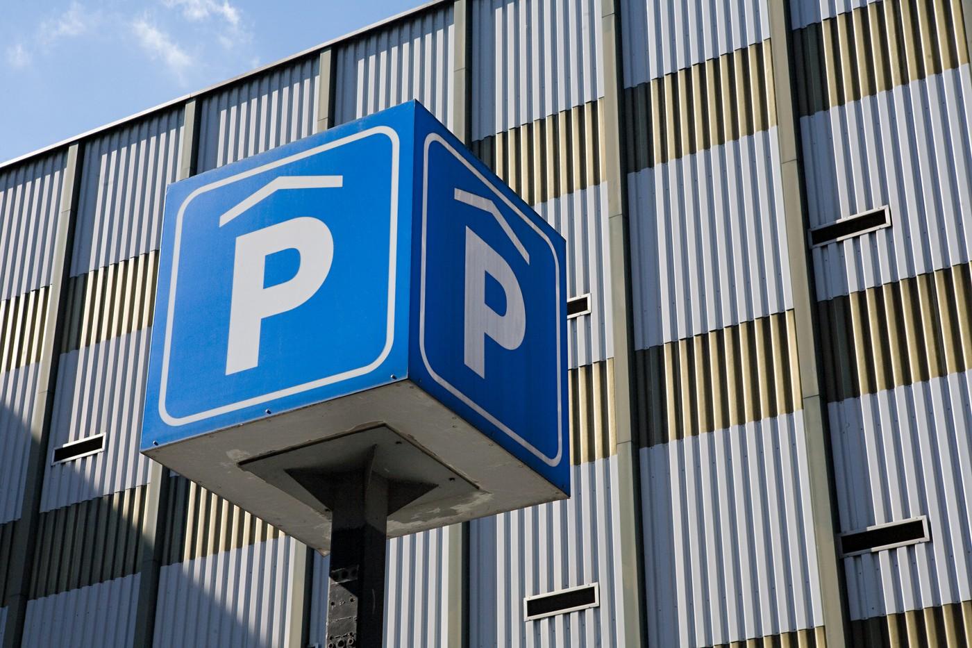 Znak za parkirišče (fotografija je simbolična).
