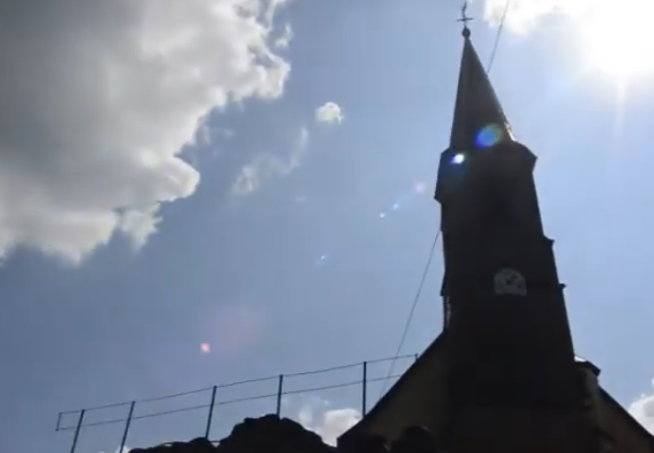 Ste se kdaj vprašali, zakaj na vrhu cerkvenega zvonika stoji ravno petelin?